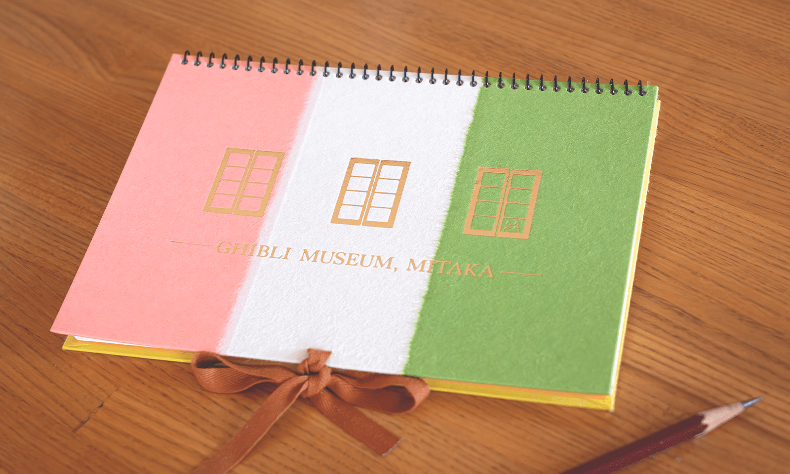 手仕事が紡ぐ、かけがえのない一冊 ～ジブリ美術館 正門看板ノート