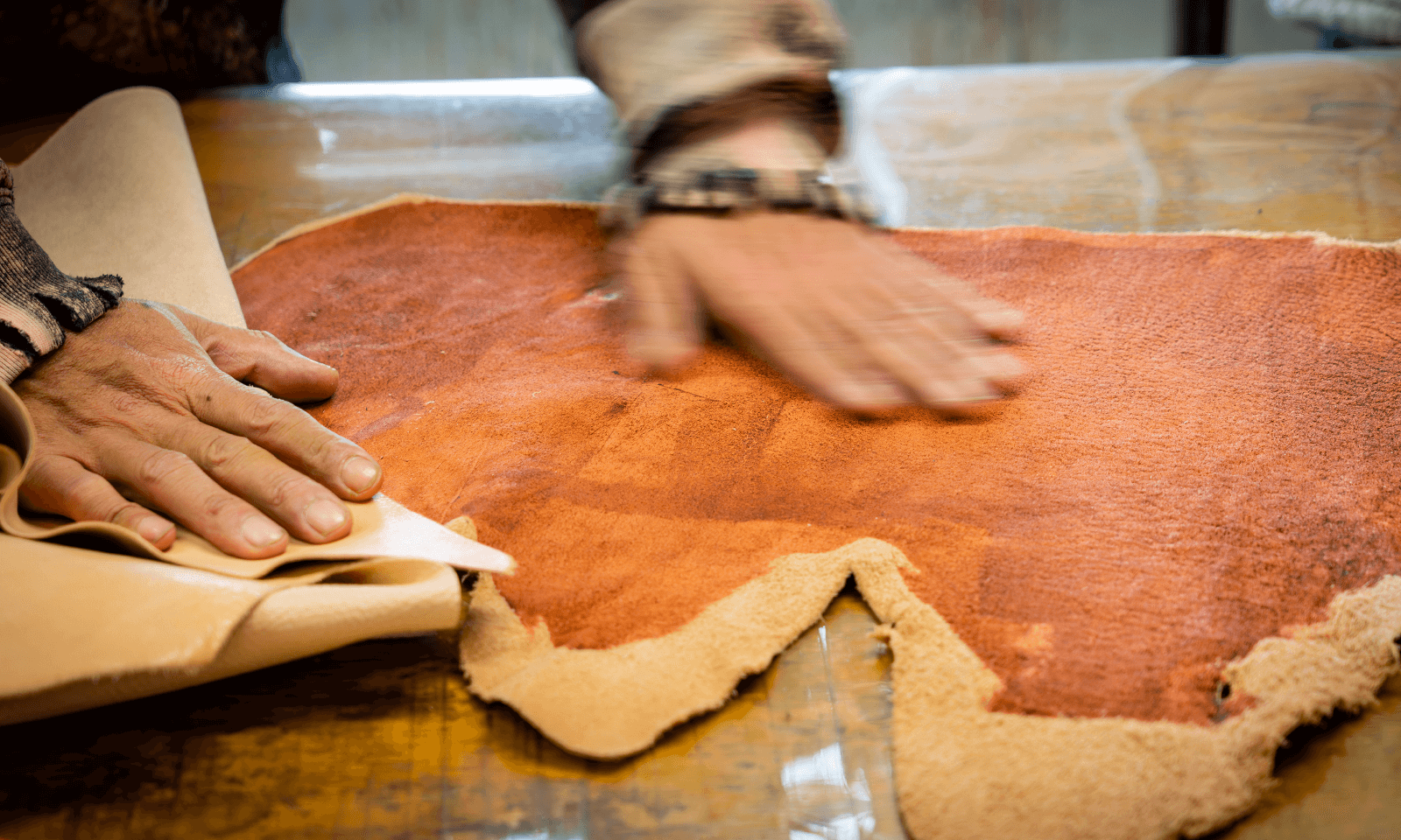 ひと針ずつ縫い上げた／ジブリ美術館の革製カードケース - 三鷹の森